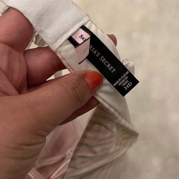 Victoria’s Secret Bra - Picture 4 of 4